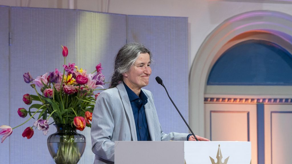 Oud-leerling Wolfsbos Anjet Daanje wint Libris Literatuur Prijs 2023 Oud-leerling Wolfsbos Anjet Daanje wint Libris Literatuur Prijs 2023